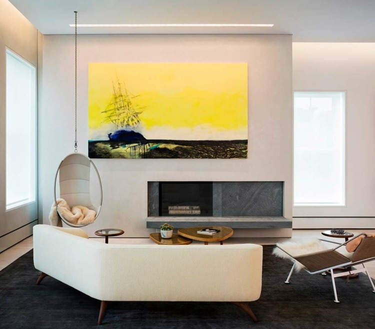 podkrovný interiér s jednoduchým dizajnom nástenná maľba žltý krb