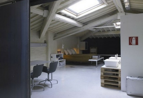 Podkrovná sedacia súprava drevené palety