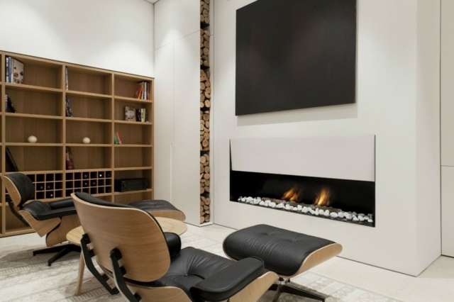 Krbová vstavaná drevená skriňa so vzorovaným kobercom