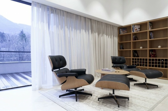 Kožené stoličky-koberec-drevená terasa-skriňa-vyrobené z dreva