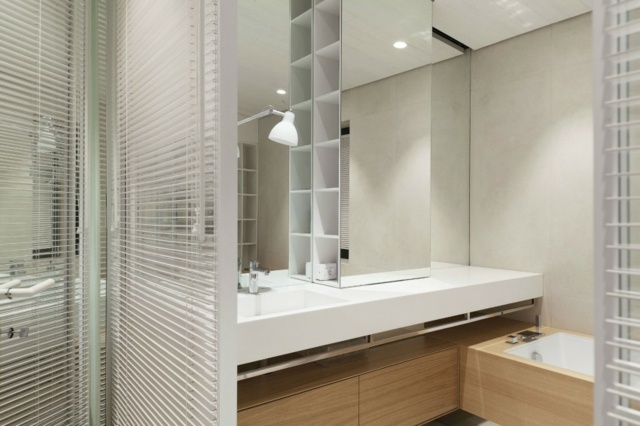 Okrajový obklad-vaňa-biela-vodovodné batérie