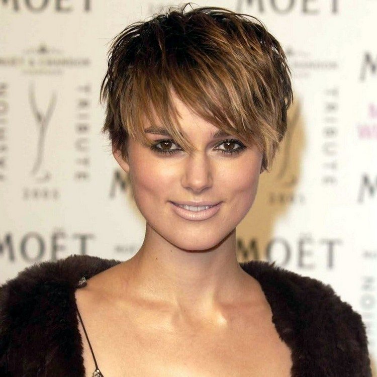 Celebrity s dlhým strihom Pixie 2021 s obrázkami krátkych vlasov