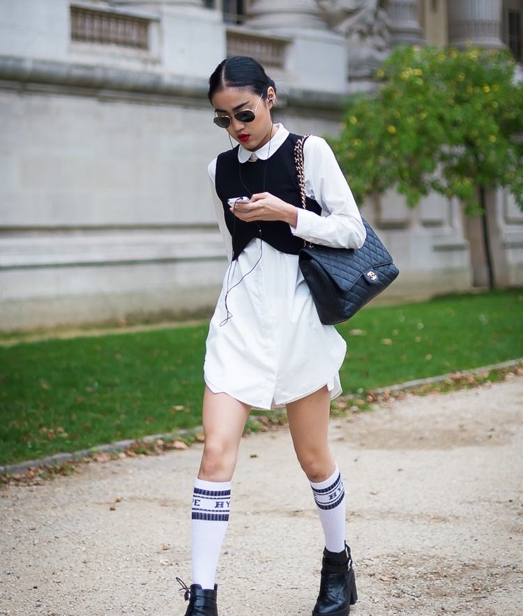 Dlhá blúzka kombinuje spodnú blúzku ako šaty s obrázkom jarného oblečenia