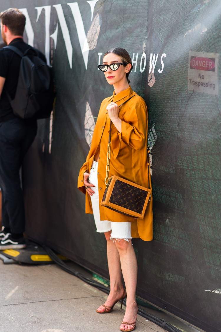 biele šortky kombinujú nápady oblečenia lemovej blúzky