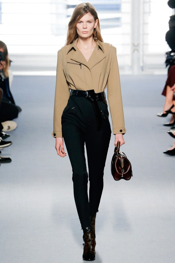 tesné nohavice vysokého strihu v čiernej farbe louis-vuitton-jeseň-2014-nohavice-vysoký strih