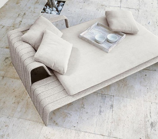 salónik záhradný nábytok z rozkladacej pohovky paola lenti v pastelových farbách