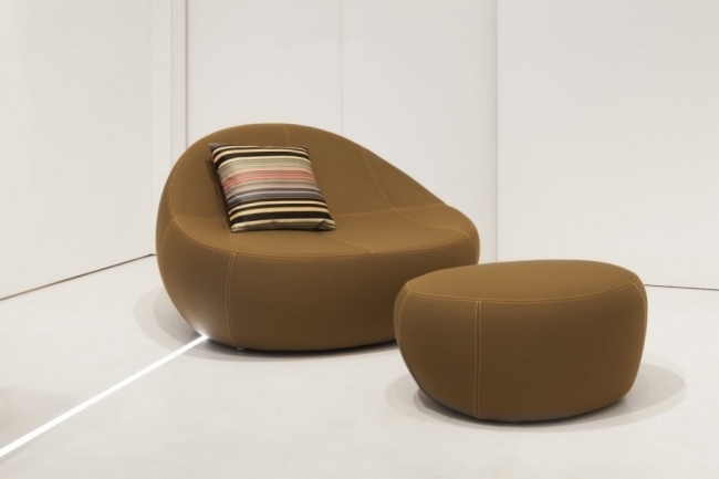 hnedé dizajnové kreslo babyflirtstone od sphaus