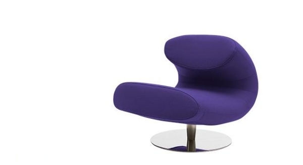 Fialové kreslo-pohodlný dizajn nábytku