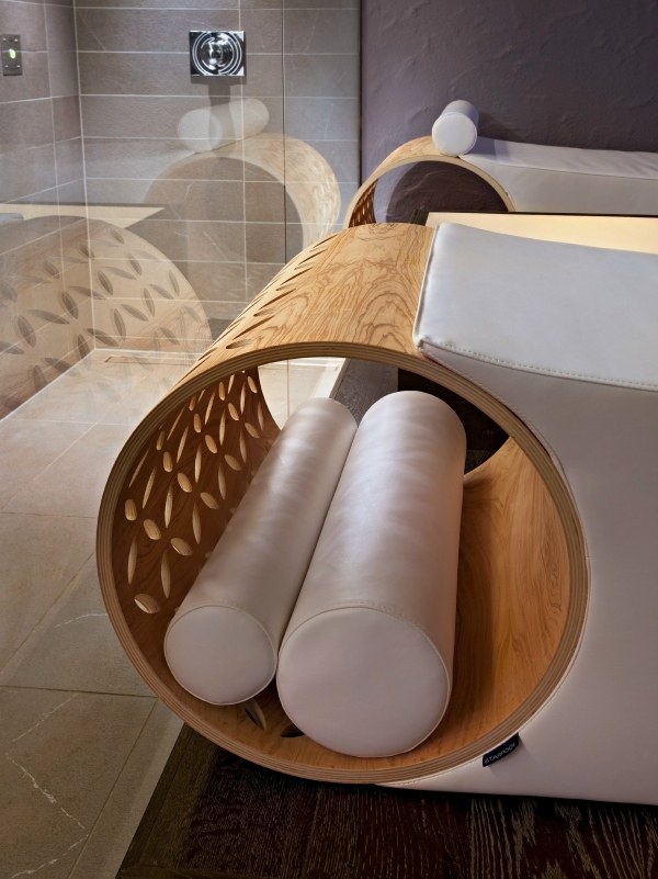 Dizajnová sedacia súprava Starlit Starwood drevorezba