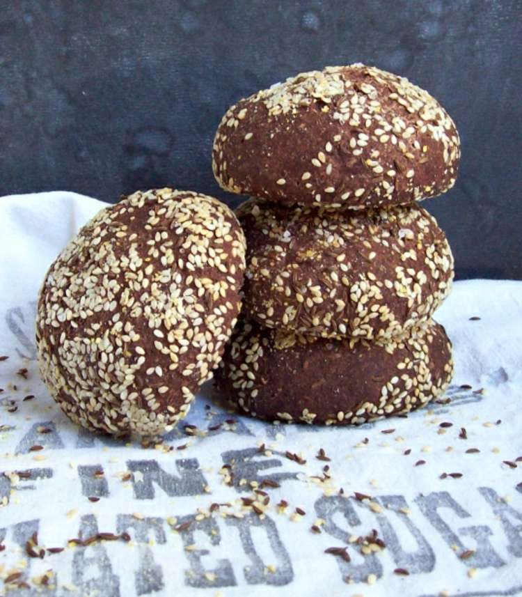 celozrnné rolky-sezamové oriešky