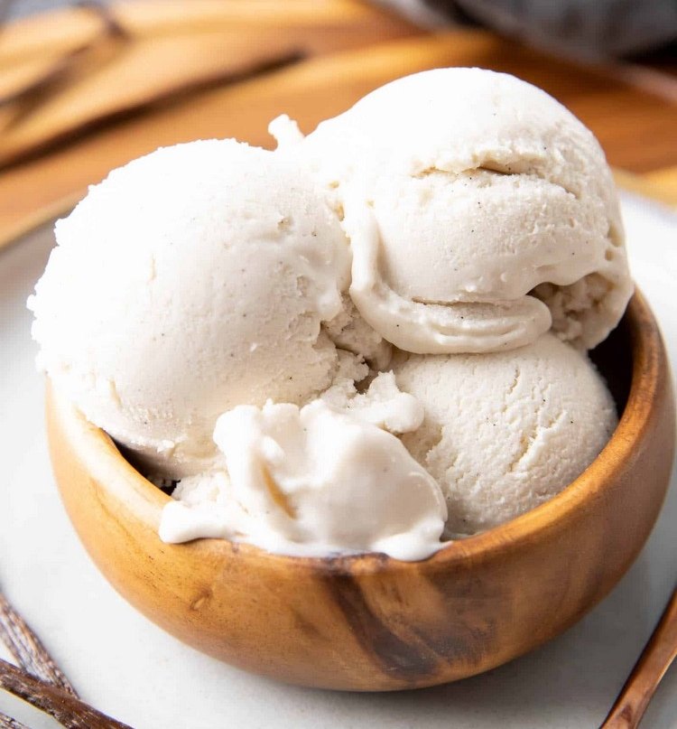 Recepty na nízkosacharidový proteínový zmrzlinový prášok pre keto dezerty