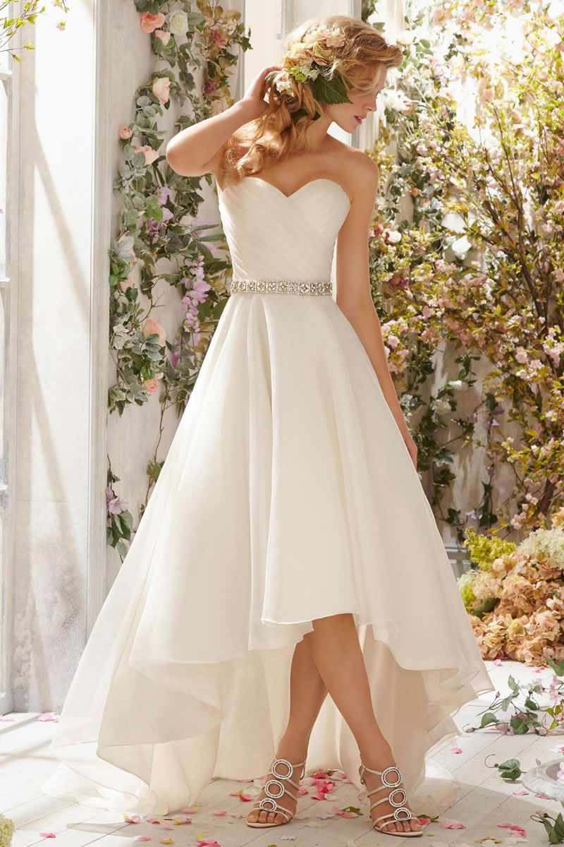 Ležérne svadobné šaty parmice svadobné šaty sandále vlasové doplnky kvety