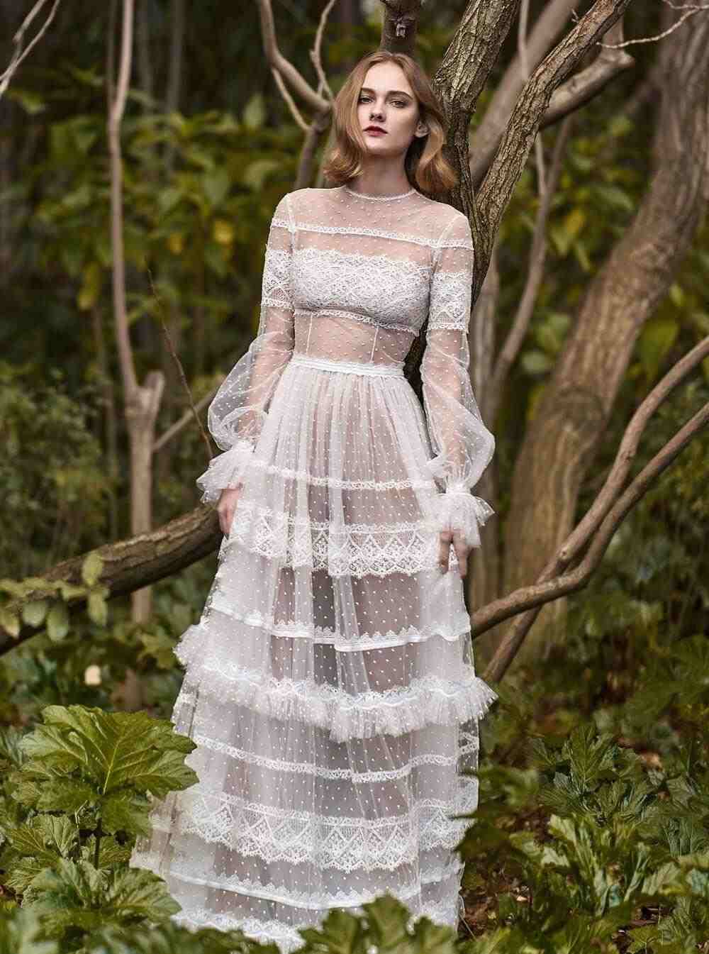 Ležérne svadobné šaty s rukávmi čipkované boho vintage svadobný plán krátke vlasy