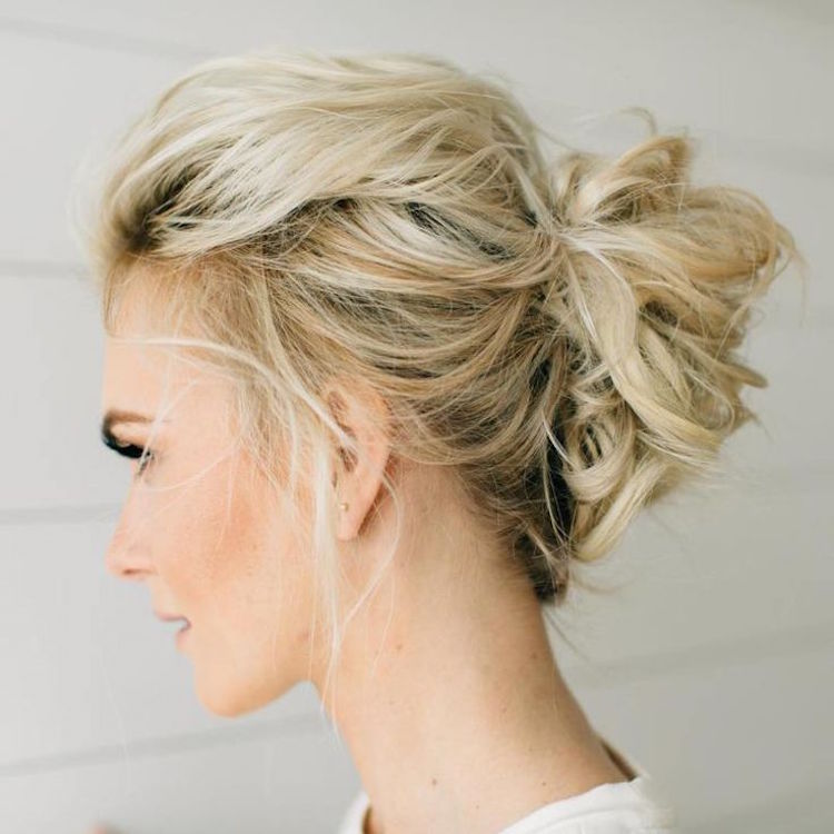 Príležitostné aktualizácie Ležérne updos, stredne dlhé vlasy, kučeravé a rozpustené