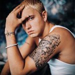 татуировка за мъже # 142 е уникална версия на модела, която може успешно да се използва за трансформиране и прилагане като татуировка за мъже