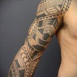 татуировка за мъже №417 - достойна версия на модела, която може успешно да се използва за промяна и приложение като татуировка на латински за мъже