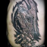 татуировка за мъже №216 - готина версия на модела, която може успешно да се използва за преразглеждане и прилагане като татуировка на латински за мъже