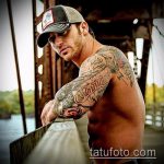 татуировка за мъже # 388 е готина версия на модела, която може успешно да се използва за преразглеждане и прилагане като татуировка на латински за мъже