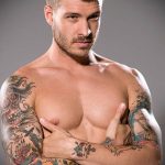 татуировка за мъже # 493 е интересна версия на модела, която може лесно да се използва за обработка и нанасяне като татуировка на латински за мъже