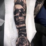 татуировка за мъже №620 - интересна версия на модела, която може успешно да се използва за промяна и приложение като татуировка на китката за мъже