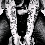 татуировка за мъже # 194 е готина версия на модела, която може успешно да се използва за трансформиране и прилагане на амулети за мъже като татуировка