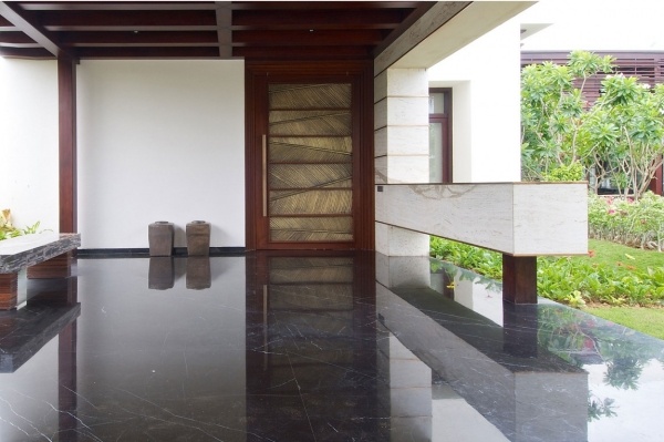 Podlahy s dizajnom verandy Frill House v Indii Frill House India Veranda s vysokým leskom