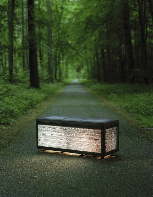 priesvitný-betón-soli-lavička-les-chodník