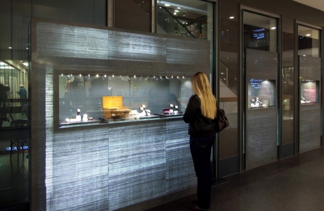 inovatívny-materiál-priesvitný-betón-vitrína-klenotníctvo