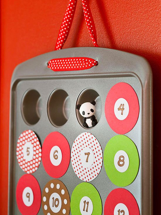 Nástenný adventný kalendár ručné práce Šperky v tvare muffinu Nástenný adventný kalendár ručné práce-tvar muffinu-šperk farebný farebný papier