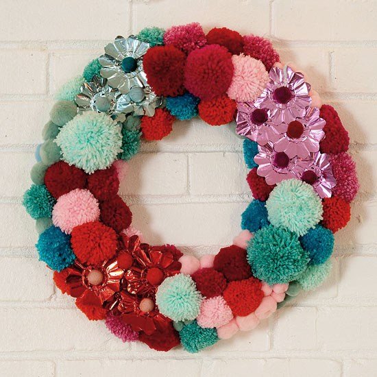 Nápady na vianočný veniec urobia pom-poms-farbami sami Nápady na výzdobu steny vianočného venca urobia pom-poms-farbami sami