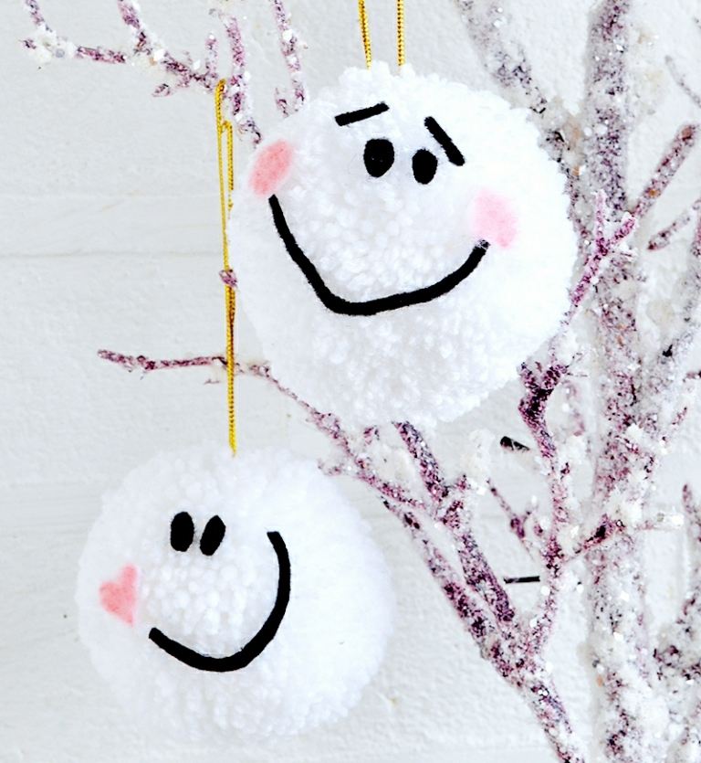 Vianočná dekorácia - tváre snehuliaka z bielych pomponov deco na vianoce tváre snehuliaka bobble biela vtipná zima