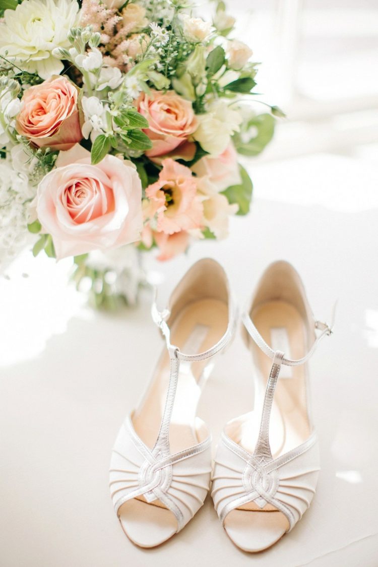 vtipné-svadobné-hry-popoluška-topánky-dámy-nájsť-páni-nápad na hru