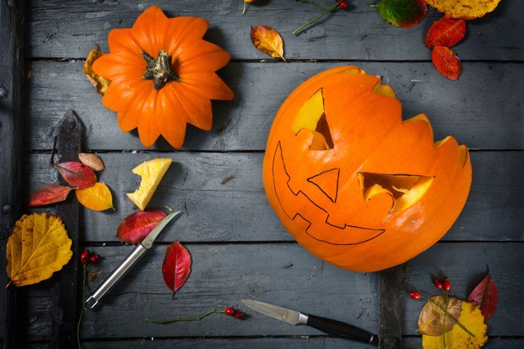 Nástroj na jesenné vyrezávanie halloweenskej tekvice