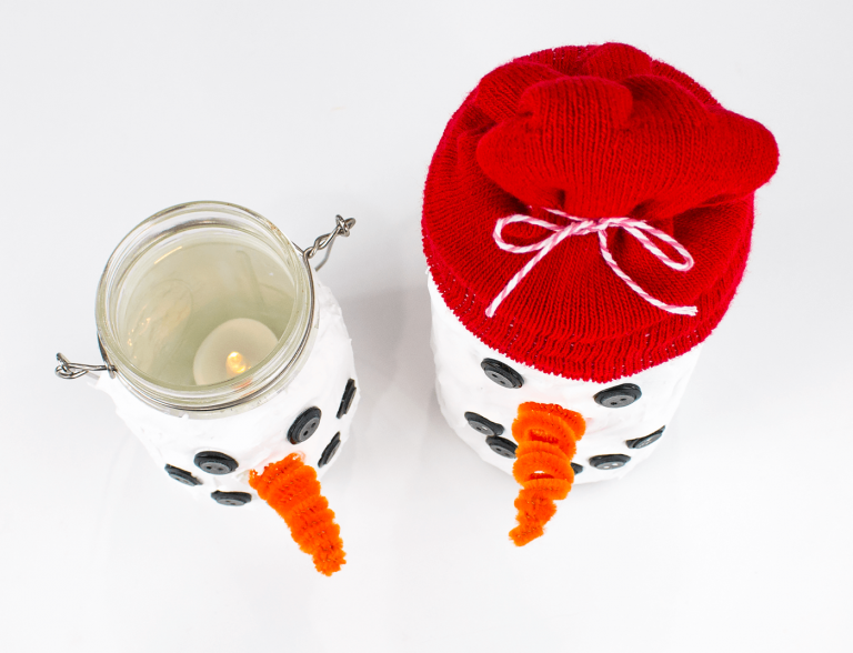 Sklenený snehuliak drotársky čistič rúrok ako nos