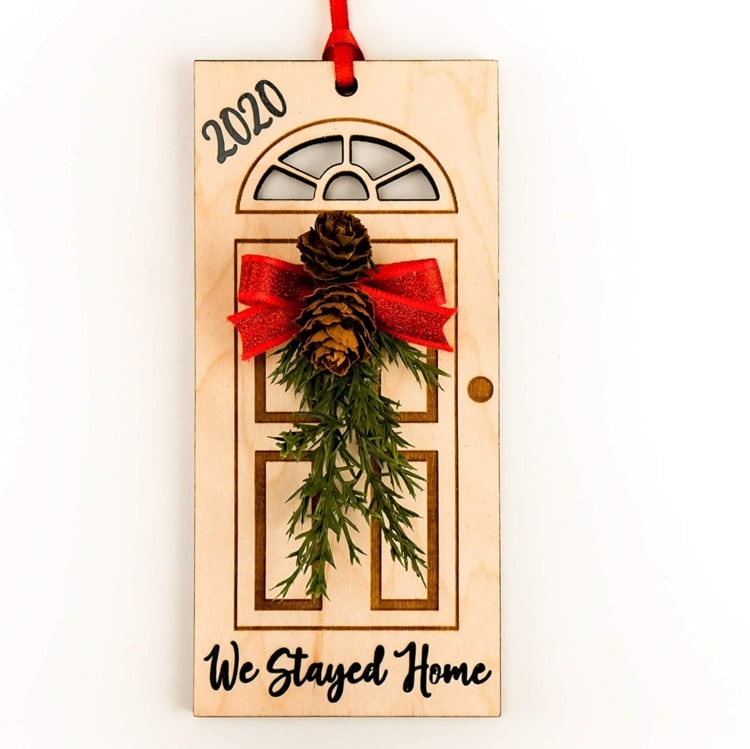 Vtipné drevené ozdoby na vianočný stromček - Rok, kedy sme boli doma