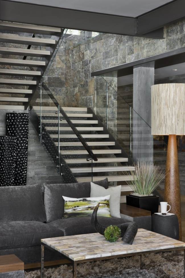 Lyžiarska chata USA Interiérové schody Schody domu Sklenené zábradlie Otvorená súprava na sedenie Lyžiarska chata, prázdninový dom, vnútorné vybavenie, sklenené zábradlie, sedacia súprava s otvoreným priestorom