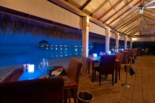 Reštaurácia more-romantika-Maledivy Restorantný morsky romantický ostrov