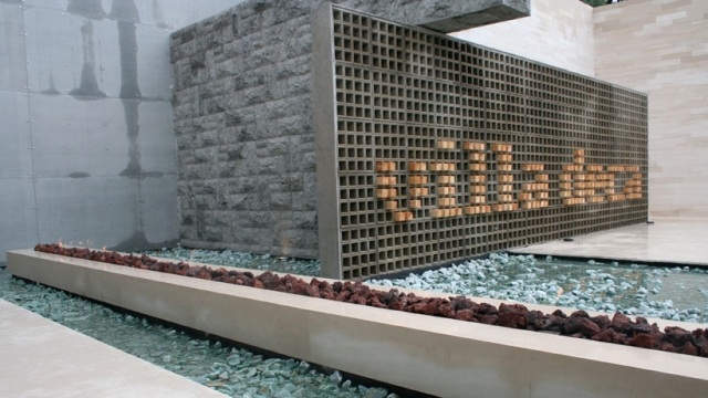 luxusný dizajn VIlla od Guilherme Torres-sao paulo dizajn bez oken-predný-betón-vila-deca-sao-paulo-exteriér