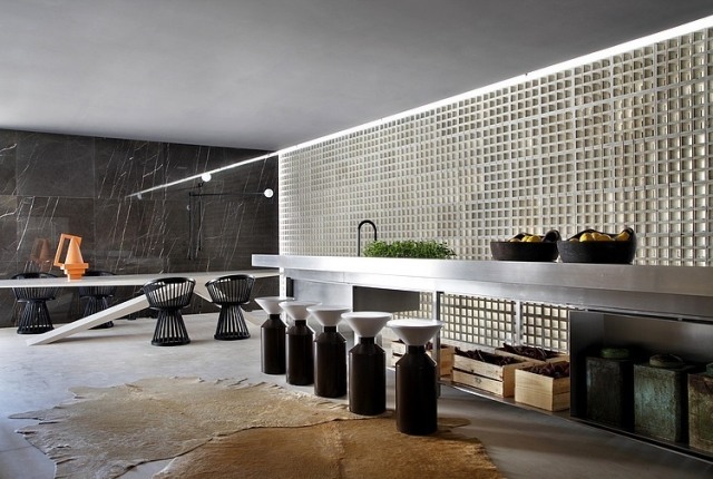 Luxusná dizajnová vila s eklektickým interiérom-priestorom na bývanie-varenie a jedenie minimalistický-design-villa-deca-interiér-architektúra-guilherme-torres