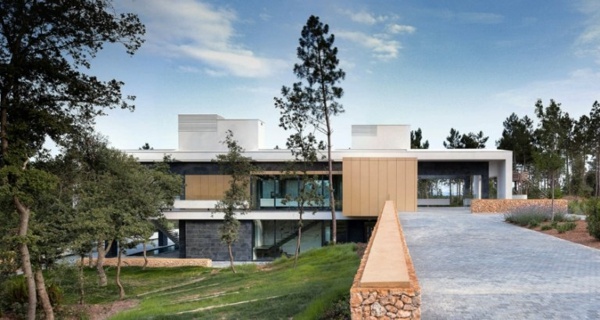 minimalistická moderná rezidencia - bočný pohľad