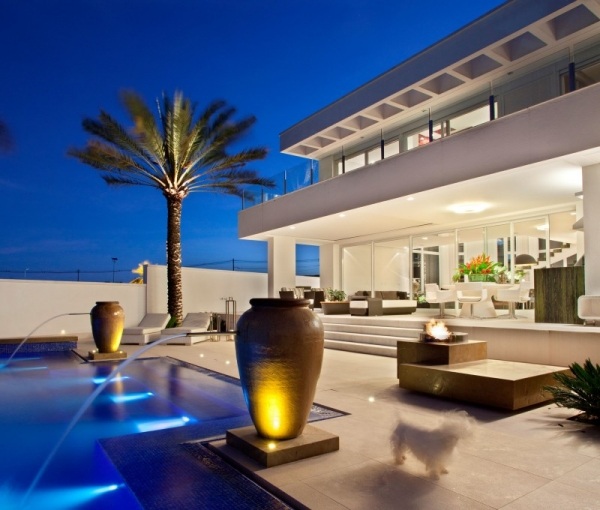 Fasádna vila s bazénom Osvetlenie-fasáda-vila-s-bazénom