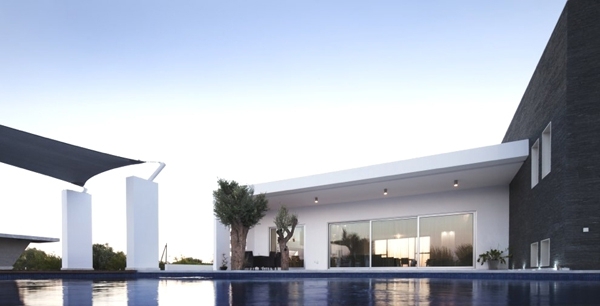 jednopodlažný dom pri bazéne grécko