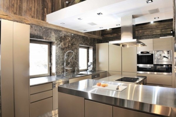 Luxusná chata-tehla-kuchyňa s vysokým leskom