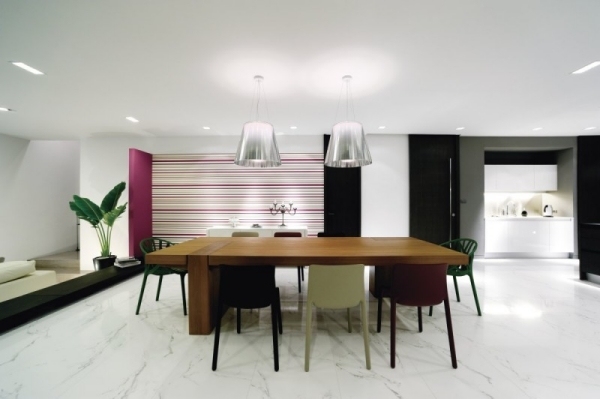 luxusná vila s moderným dizajnom dekorácie steny jedálne