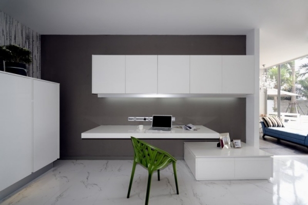 luxusná vila s moderným dizajnom a jednoduchým pracovným priestorom