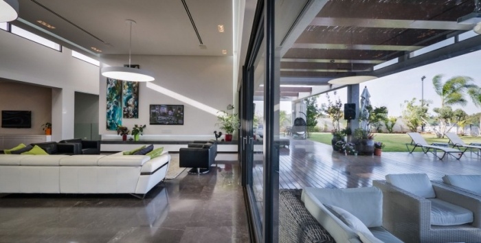 Luxusné svietidlá do chaty-posuvné-dvere-vysoké-stropné-závesné