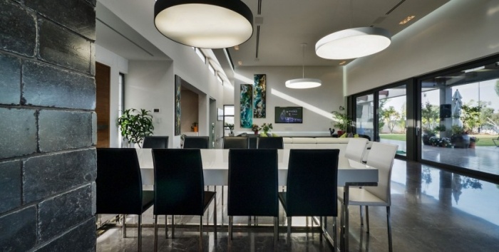 Životný štýl vila čiernobiela tehlová stena moderný interiér