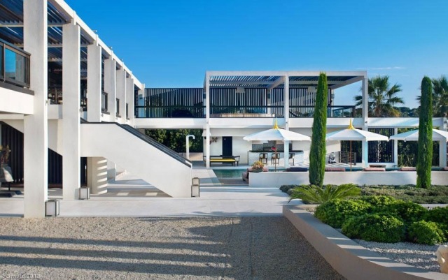 luxusná vila cap dantibes biela fasáda krajina