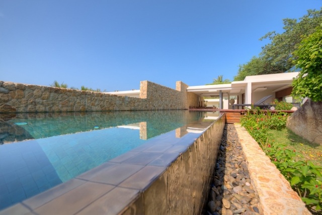 prázdninový dom-thajsko-bazén-terénne úpravy-štrk-prírodný kameň