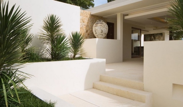 prázdninová vila-terénne úpravy-dlaň-vstupný dom